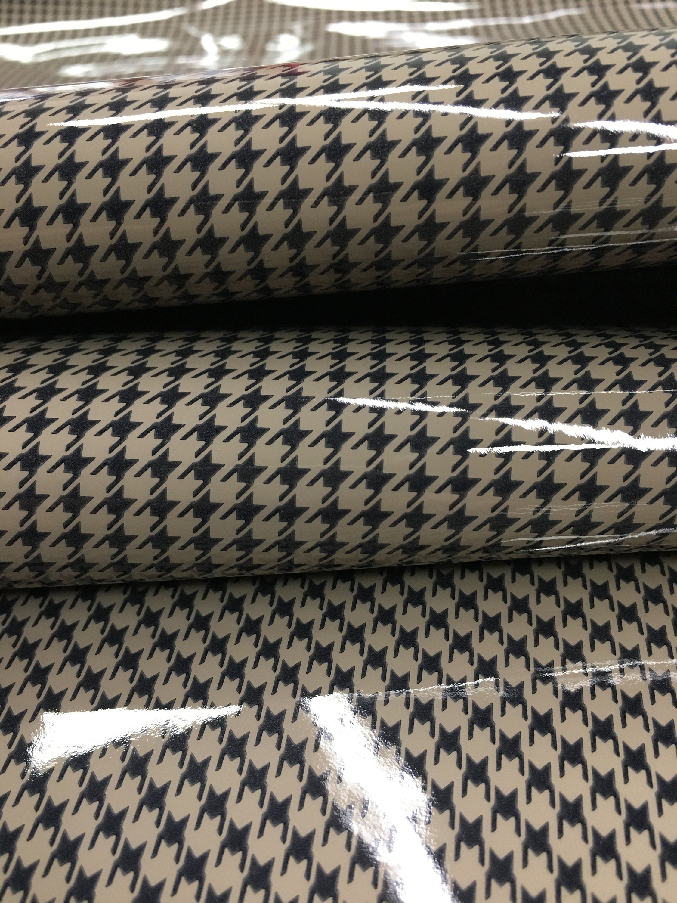Houndstooth, dogstooth glossy patent leather cow hide skin 1.0-1.2 mm | 2-3 oz