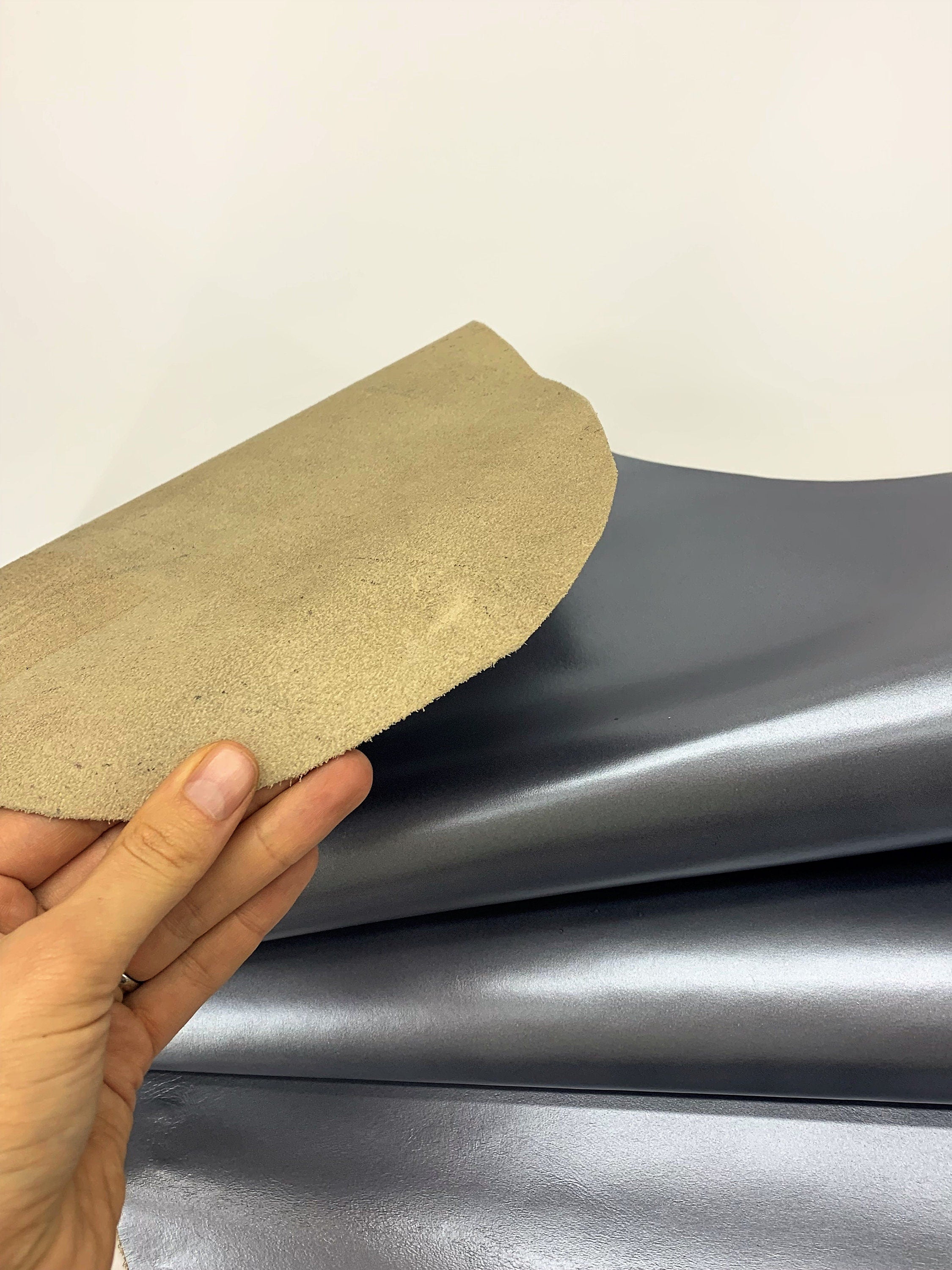 Silver laminated natural leather | Thickness 1.2/1.4 mm | 3- 4 OZ| Side