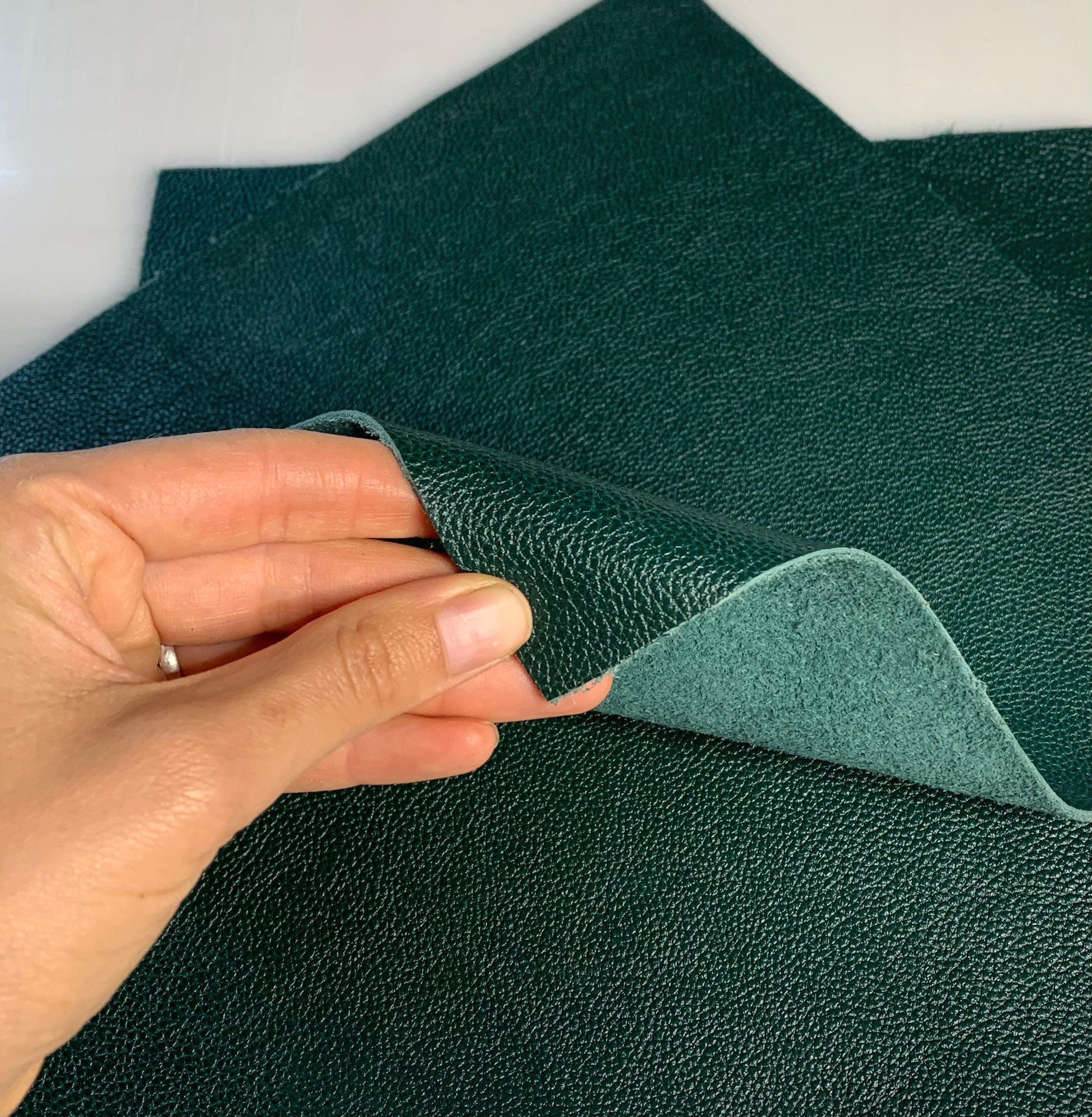 Green Emerald pebbled milled textured cow leather 1.5mm | 3-4 oz