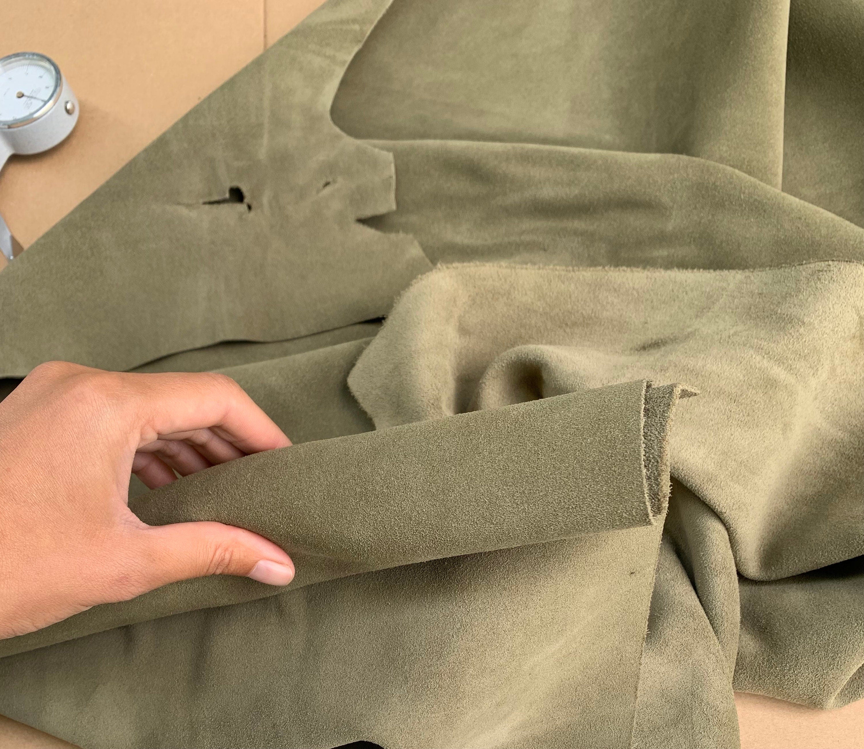 Cow suede natural leather 1.2/1.4 mm 3-4 oz color khaki green pre cut sheets panels