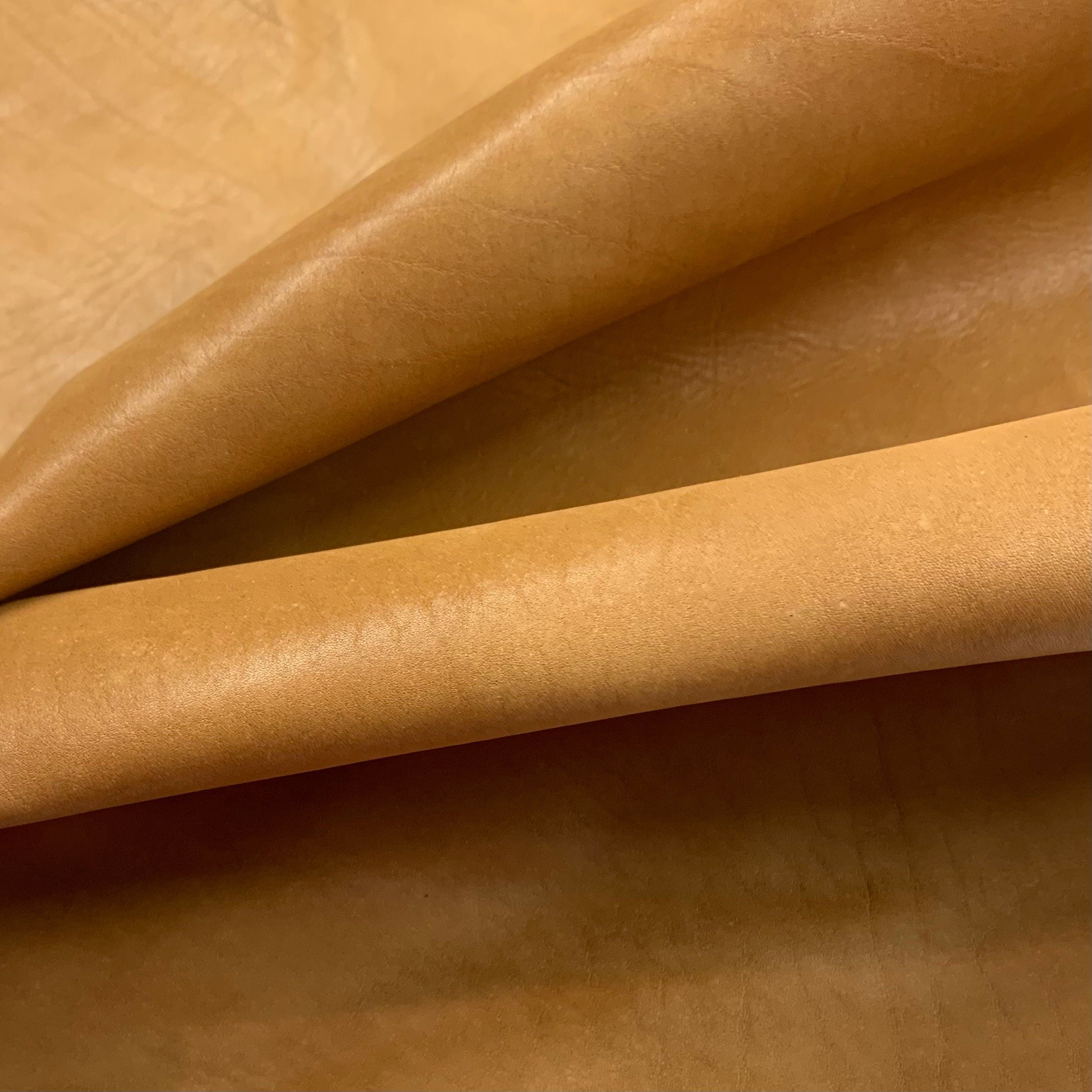 Natural leather | light brown tan | 1-1.2mm | 2-3 oz | soft| Rustic vintage style with natural imperfections scars