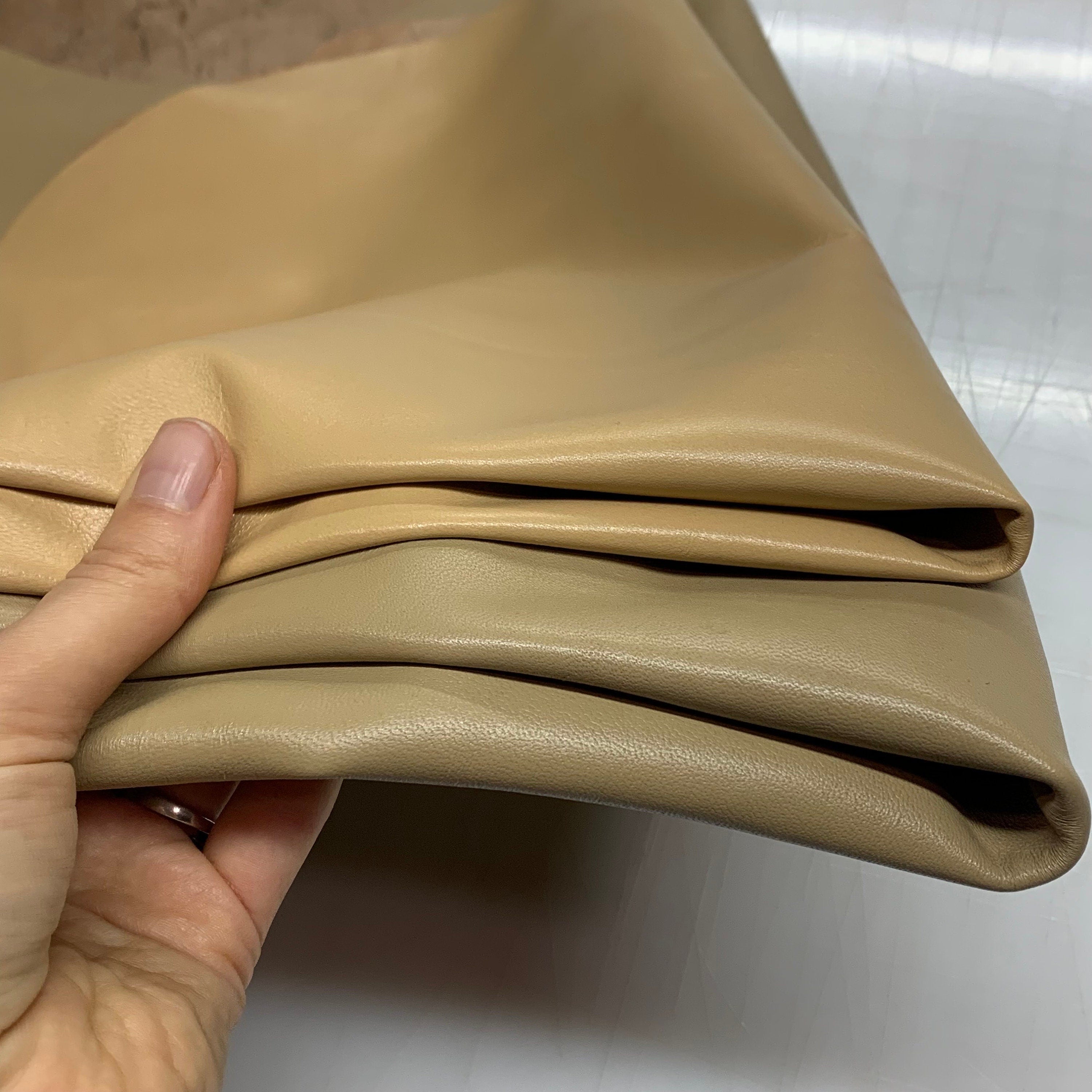 Light brown beige Sheep leather | thin 0.6mm | 1-2 oz | soft lining shoes wallets bags | tan beige sand pastel