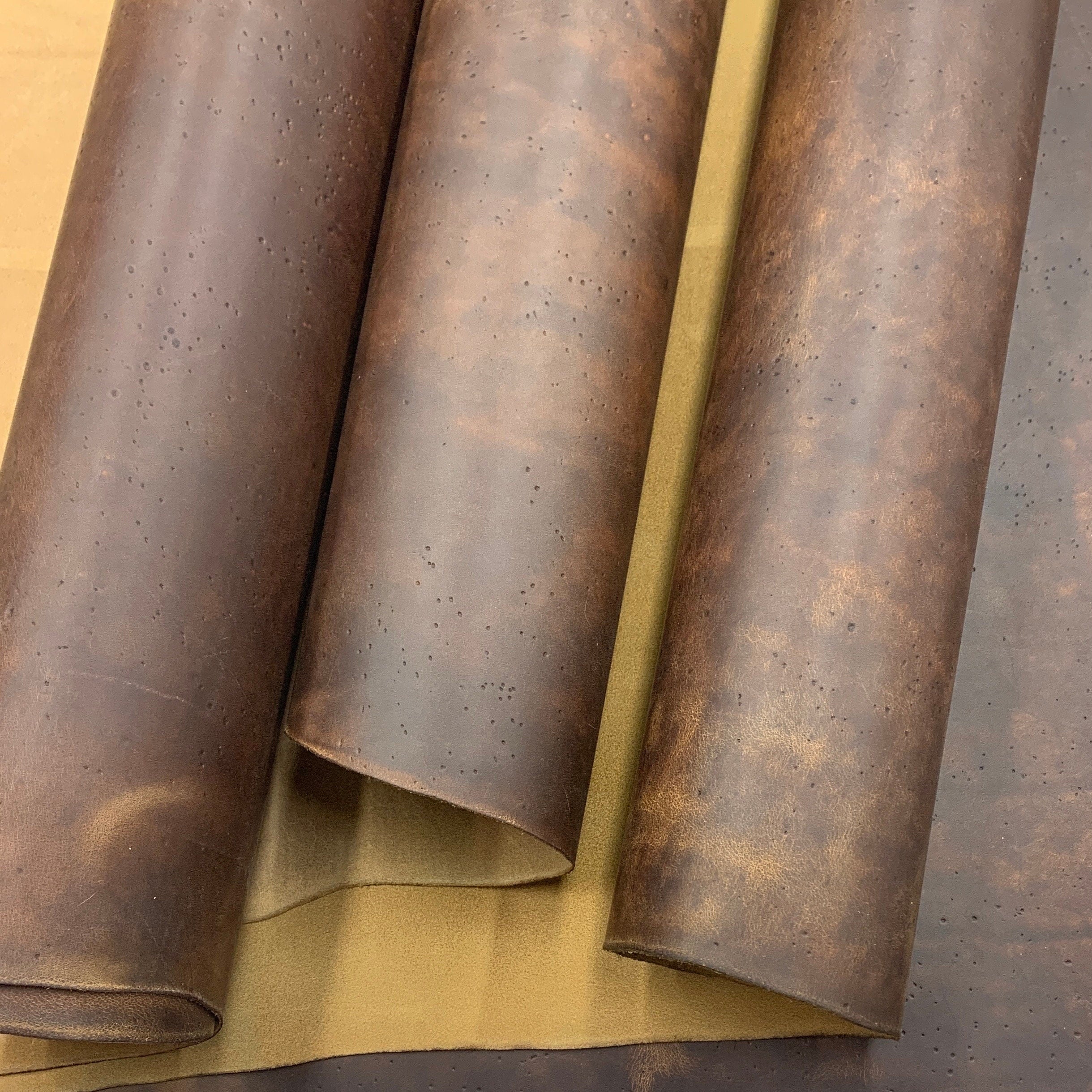 Dark brown leather | pull up embossed crazy horse leather | 1.4mm 3-4 oz |waxy oily finishing distressed color
