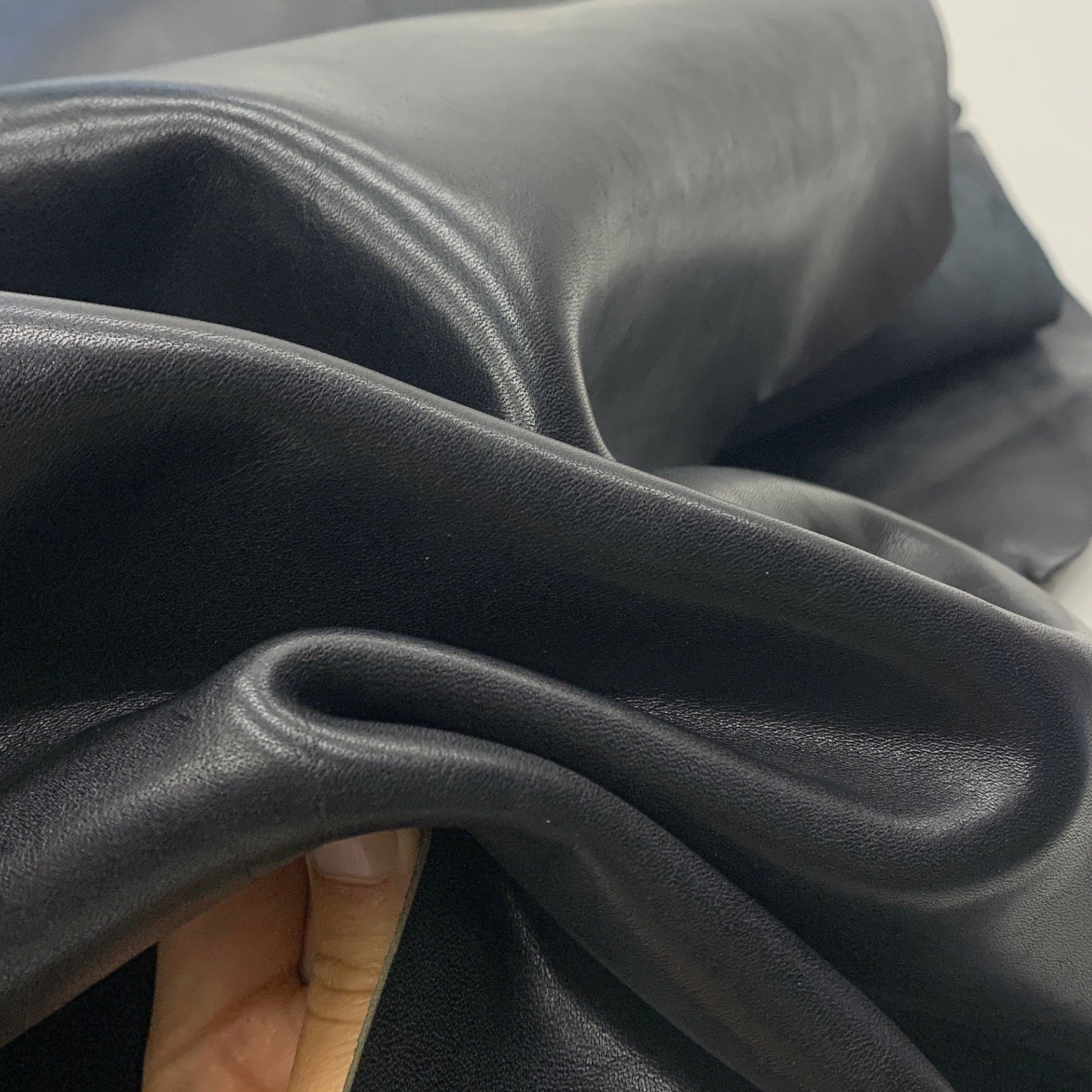Black Vegetable Tanned leather Top Grain Aniline leather 1.5 mm 4 oily oz for bags wallets shoes boots