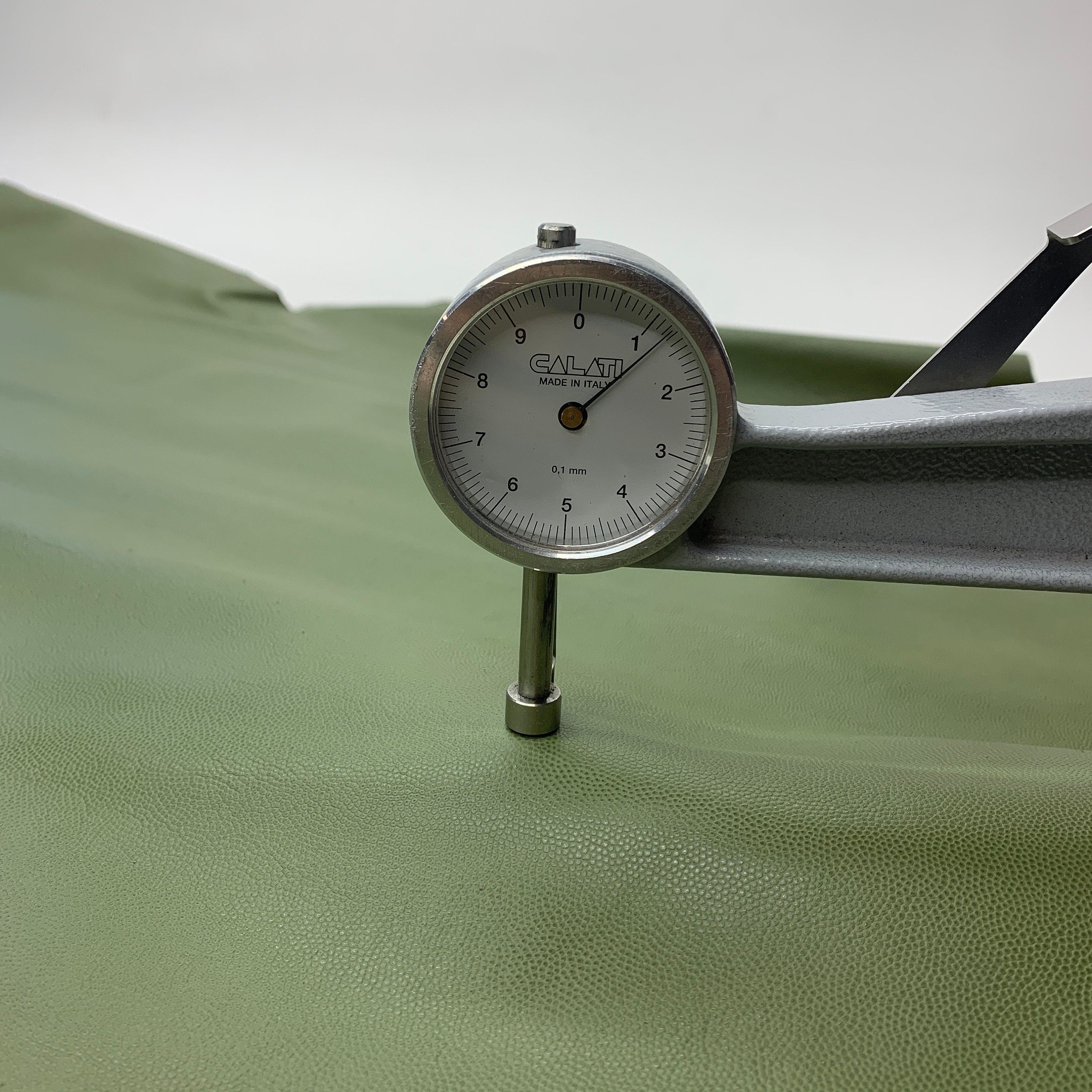 Green leather caviar pebbled khaki cow tan | 1.2mm | 3 oz