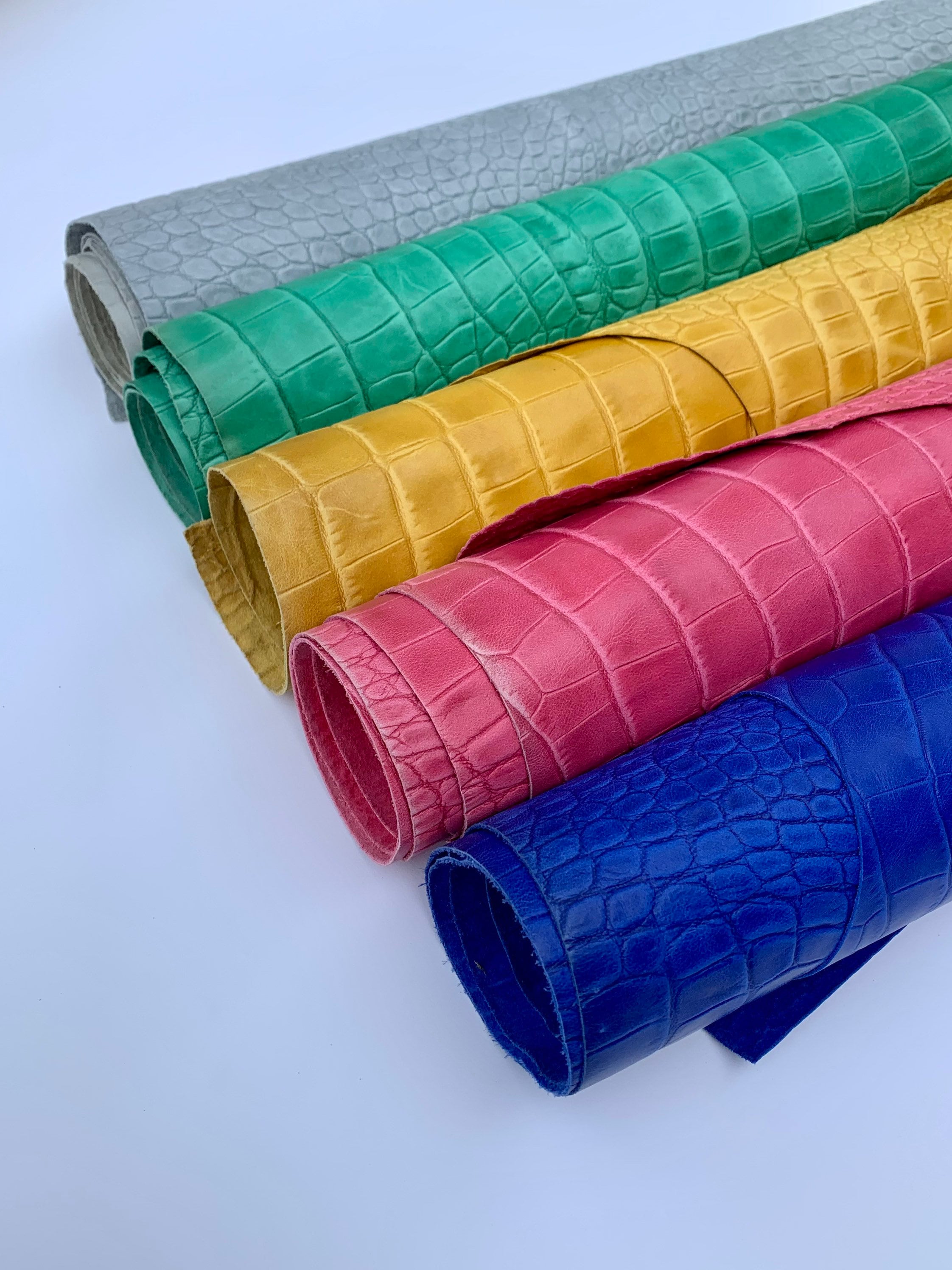 Crocodile leather Reptile embossed | gray green red yellow blue | 0.8-1.0 mm | 2-3 OZ