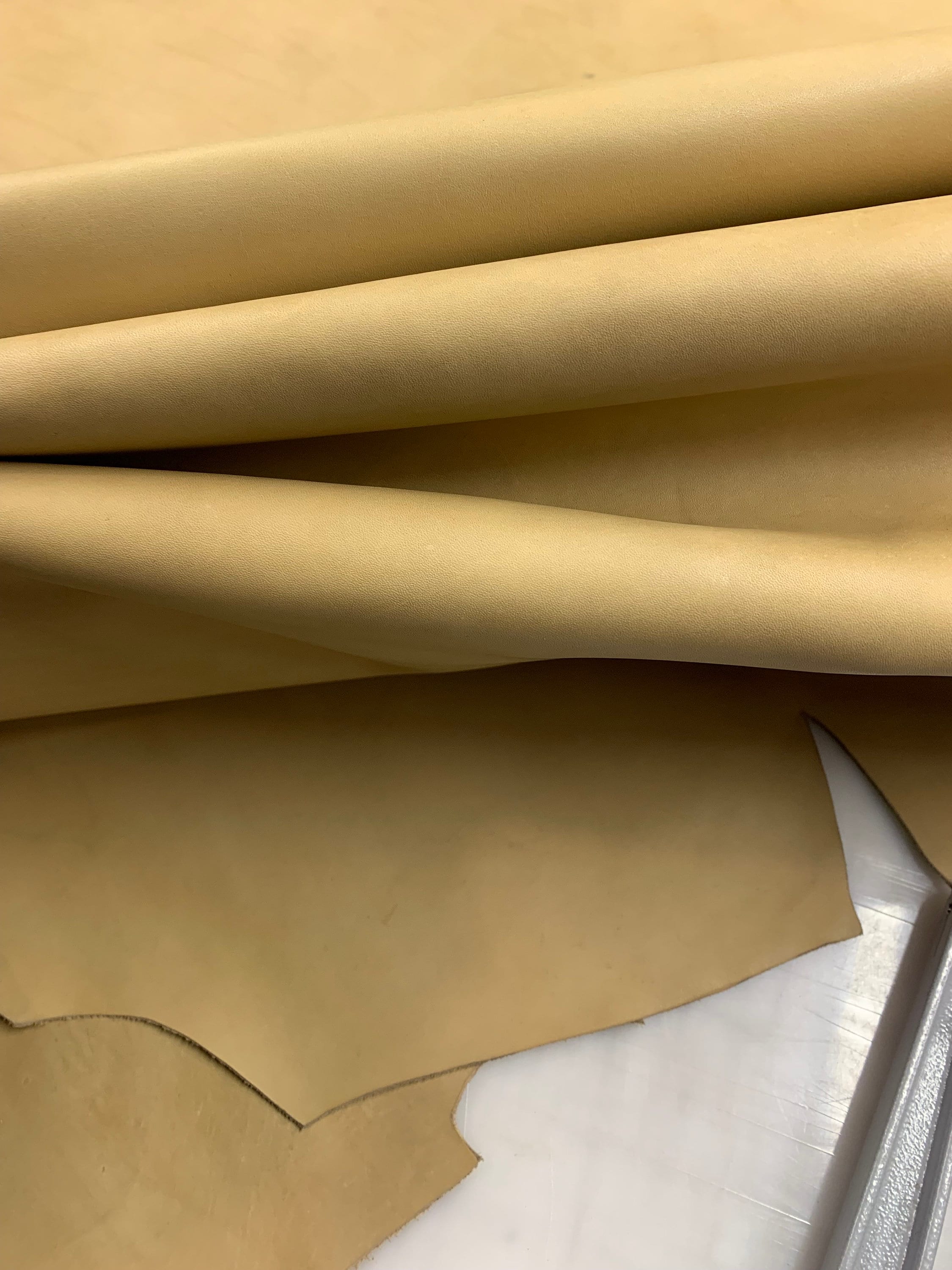 Light Brown leather Beige Antique Vintage |crazy horse|1.5mm 4 oz | distressed color | medieval rustic look