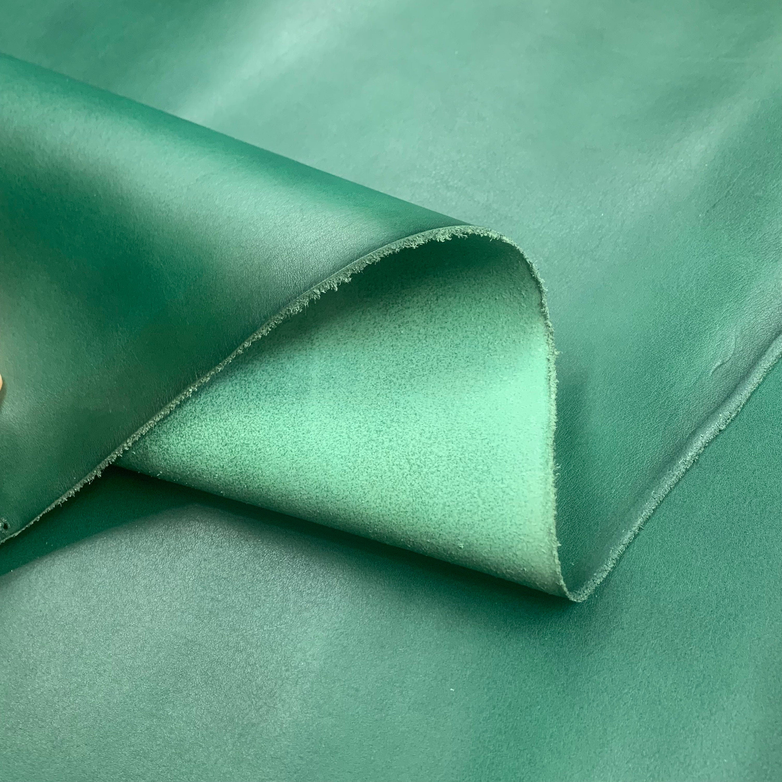 Green leather |1.6 mm 4 oz | vegetable tanned | Italian