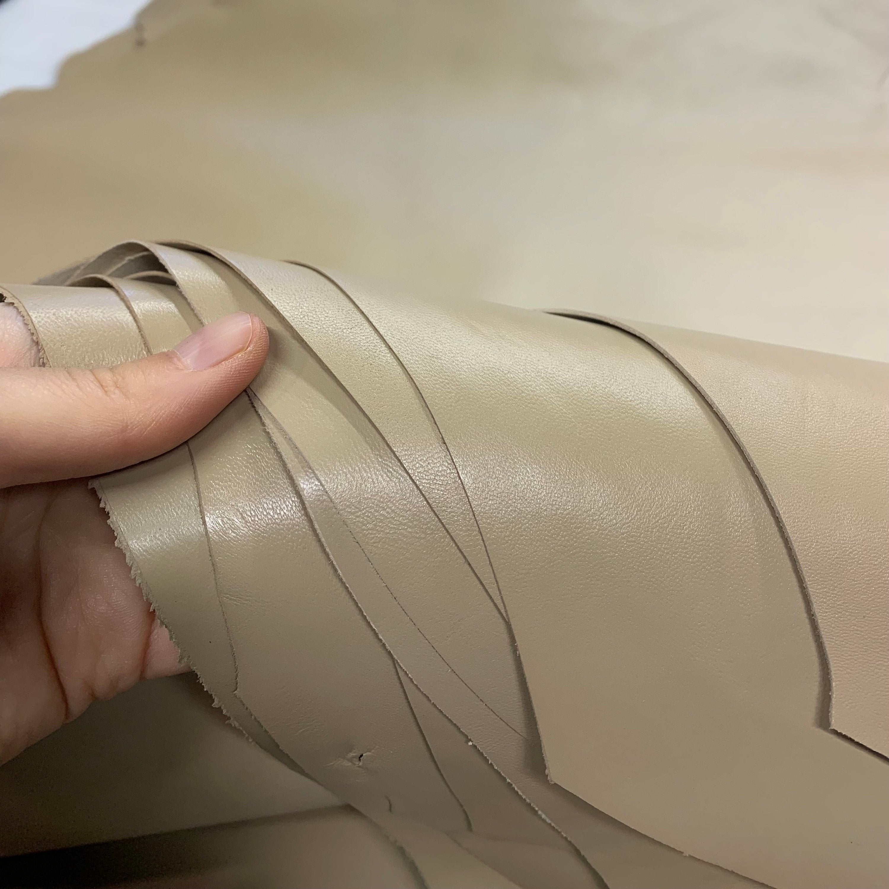 Light brown leather Goat nappa | thin 0.8mm | 1-2 oz | Stiff temper for lining shoes wallets bags