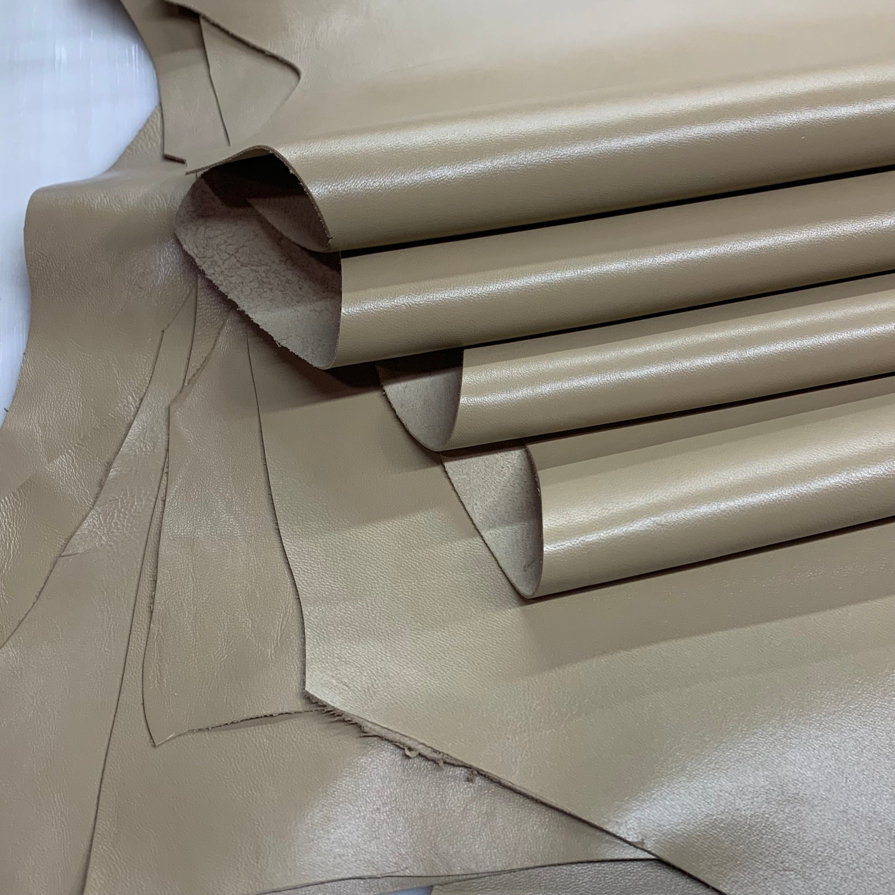 Light brown leather Goat nappa | thin 0.8mm | 1-2 oz | Stiff temper for lining shoes wallets bags