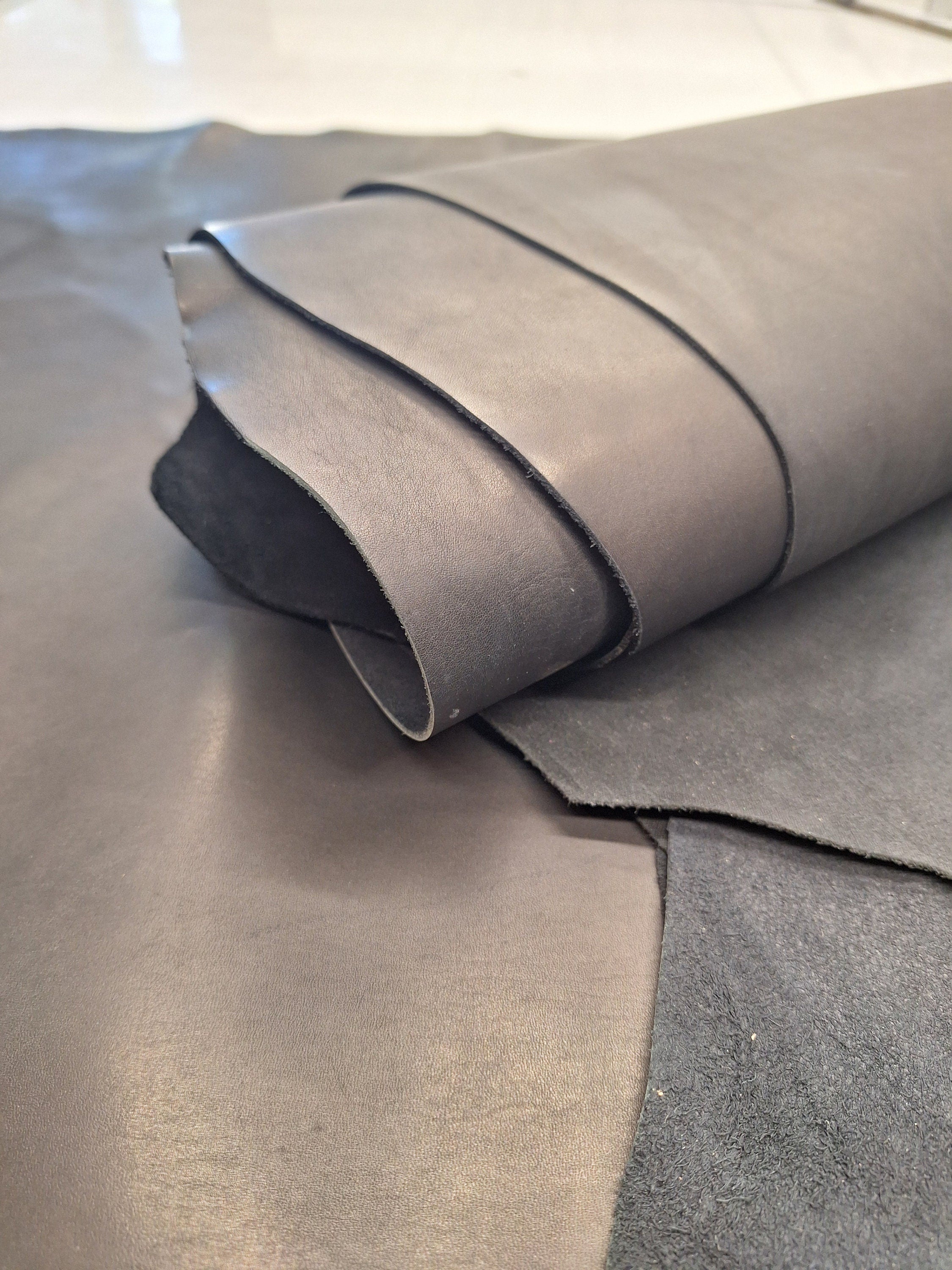 Black leather matt natural | Soft Temper | 1.6 mm - 4 oz thick | Smooth surface | sides, pieces, cuts | for shoes and sneakers