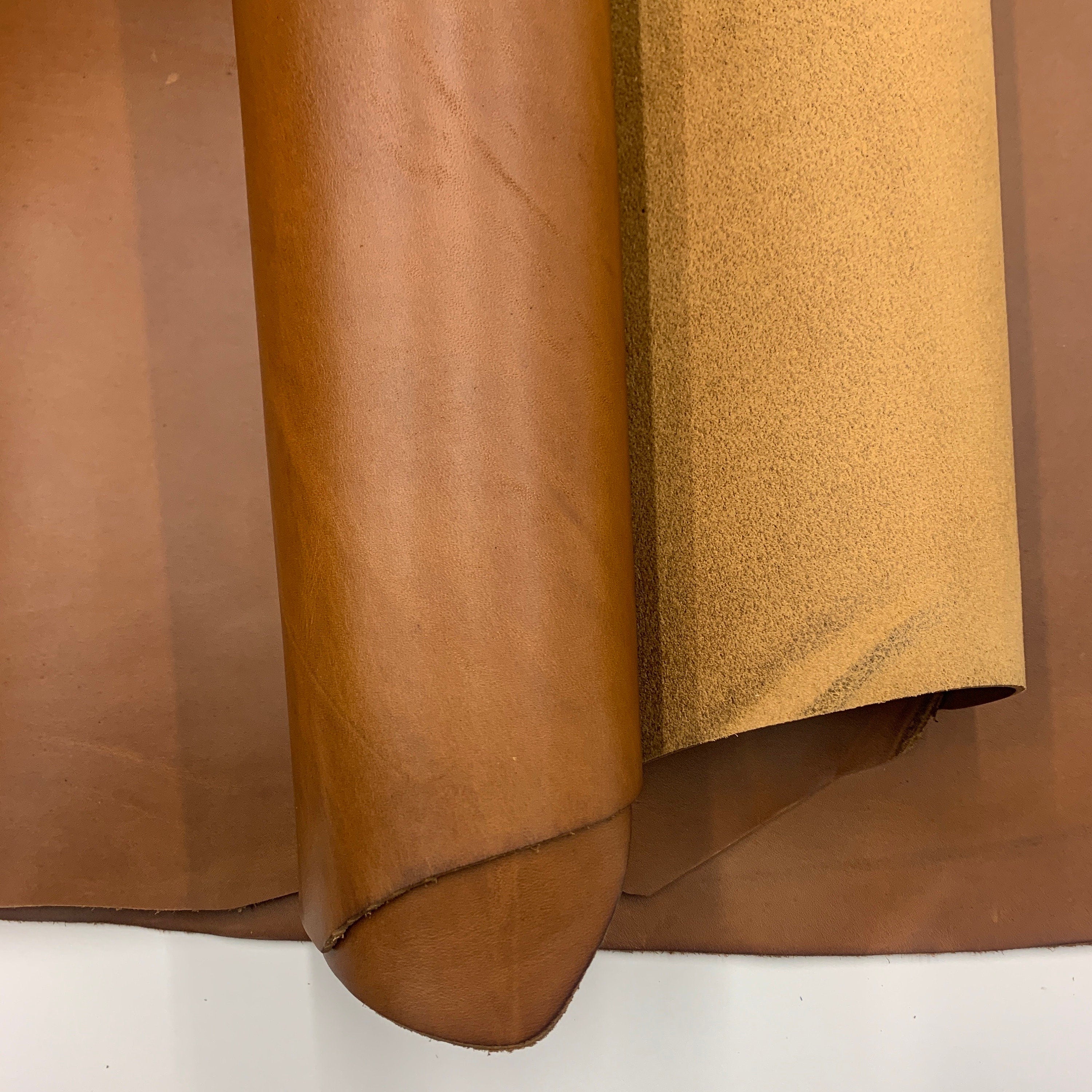 Light Brown leather | Italian Vegetable Tanned | Oil tanned 100% natural | 2 mm 5 oz | Brown color | sheets pieces panels for bags, boots
