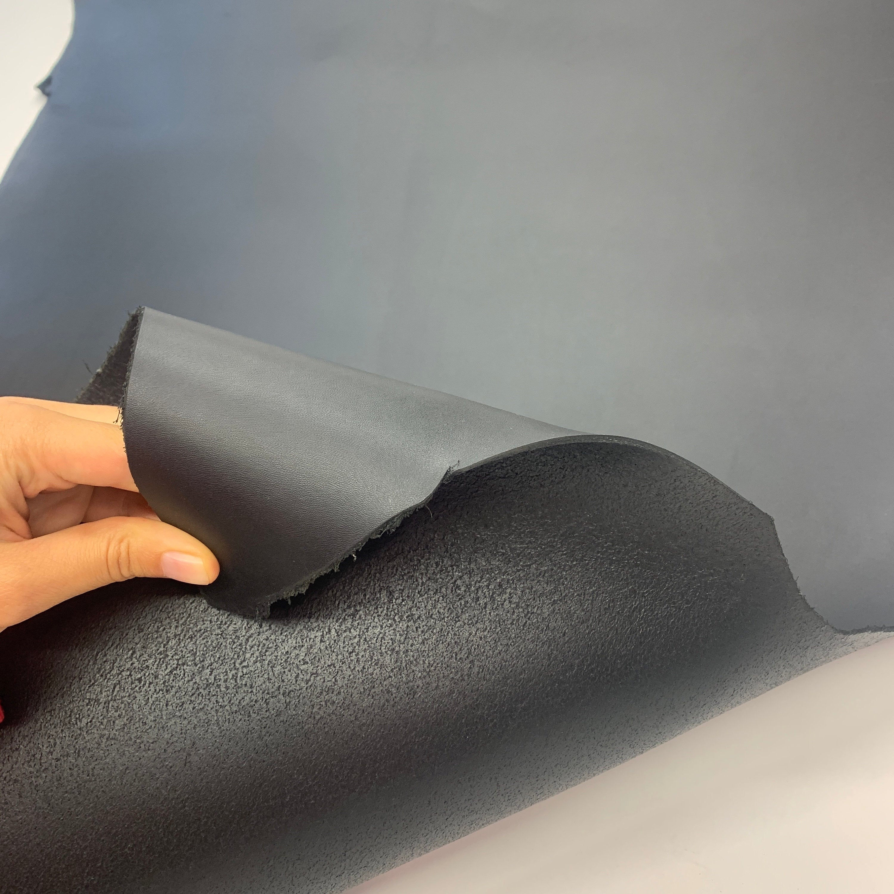 Black Thick leather | Matt | Textured | 6 oz | 2.6 mm