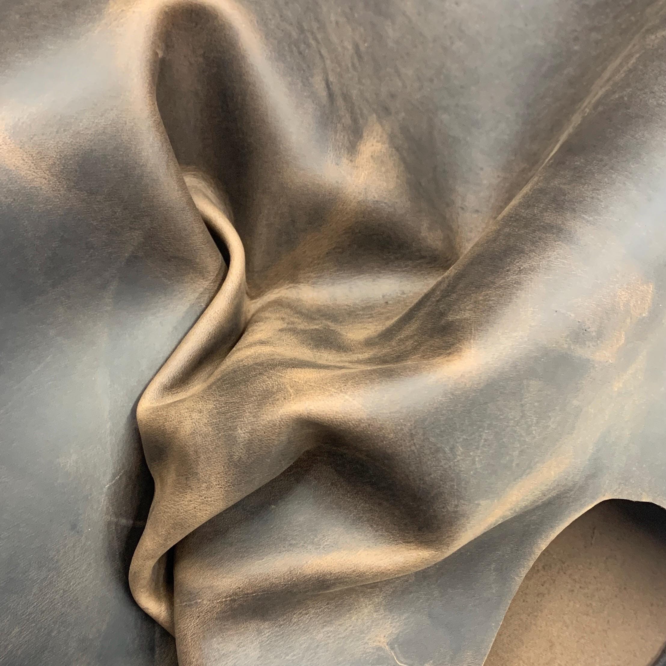 Dark Brown leather pull up real 1.4 mm 4oz waxy oily finishing distressed color vegetable tanned italian rustic for bags aprons boots